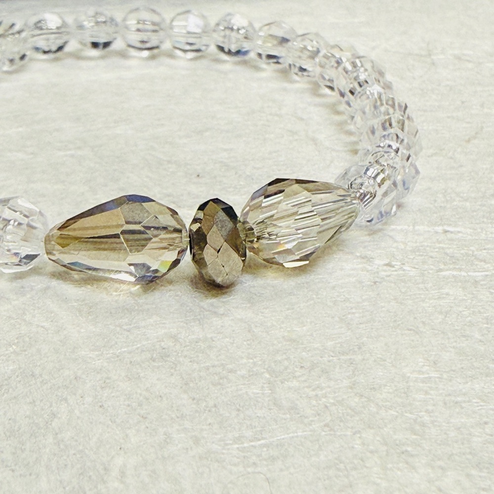 🦚 10 for $10 🦚 Clear & Gray Beaded Bracelet